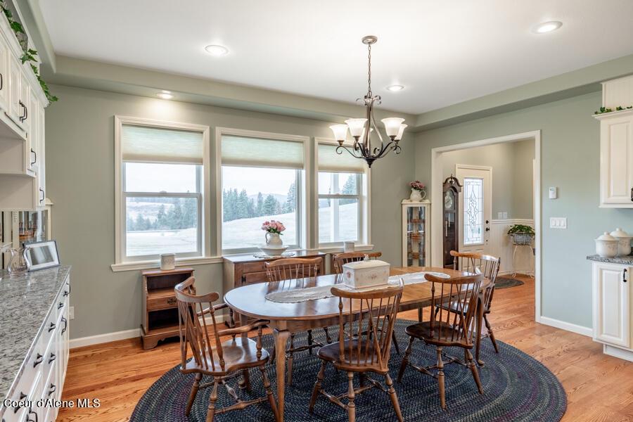 Image 4: dining