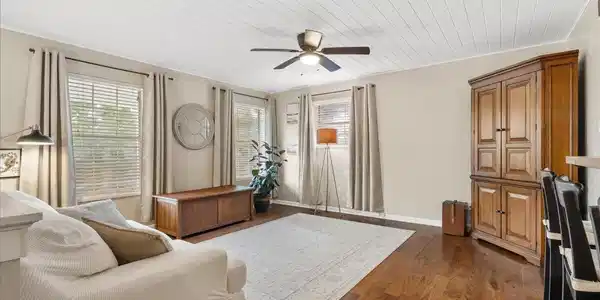 Image 2: 2