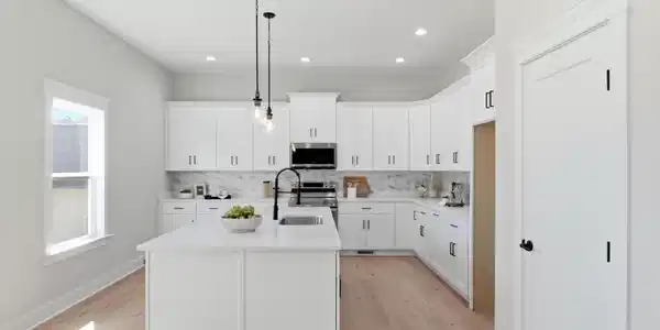 Image 3: 3