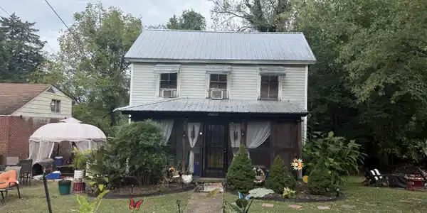 2709 Glass Street
