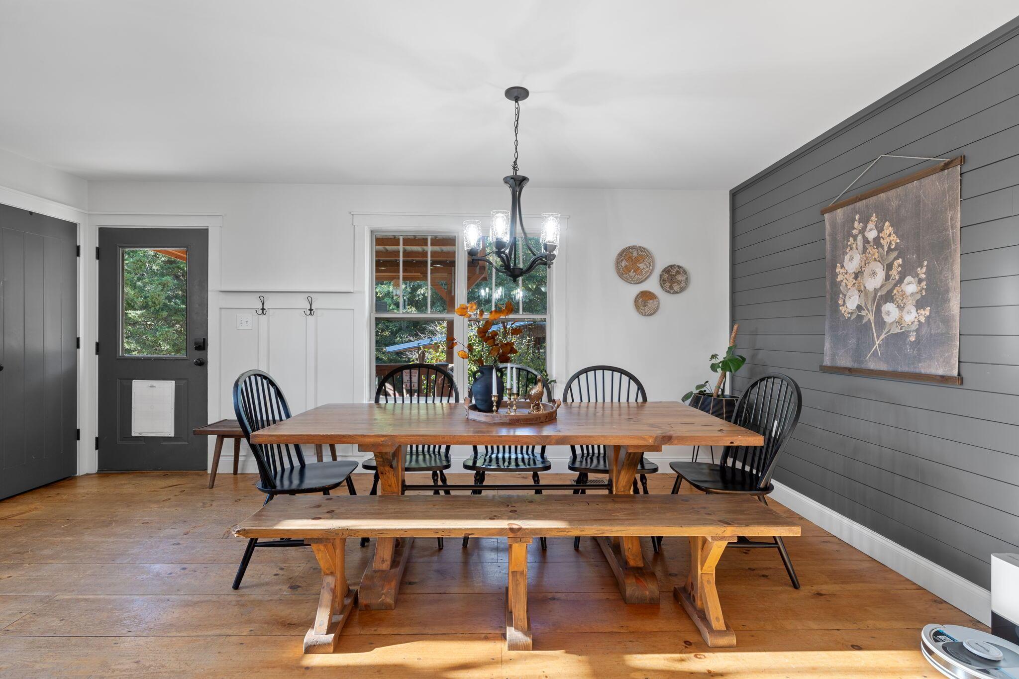 Image 3: 4-web-or-mls-310 Moore Circle-Lauren N-4