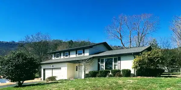 3523 Valley Trail