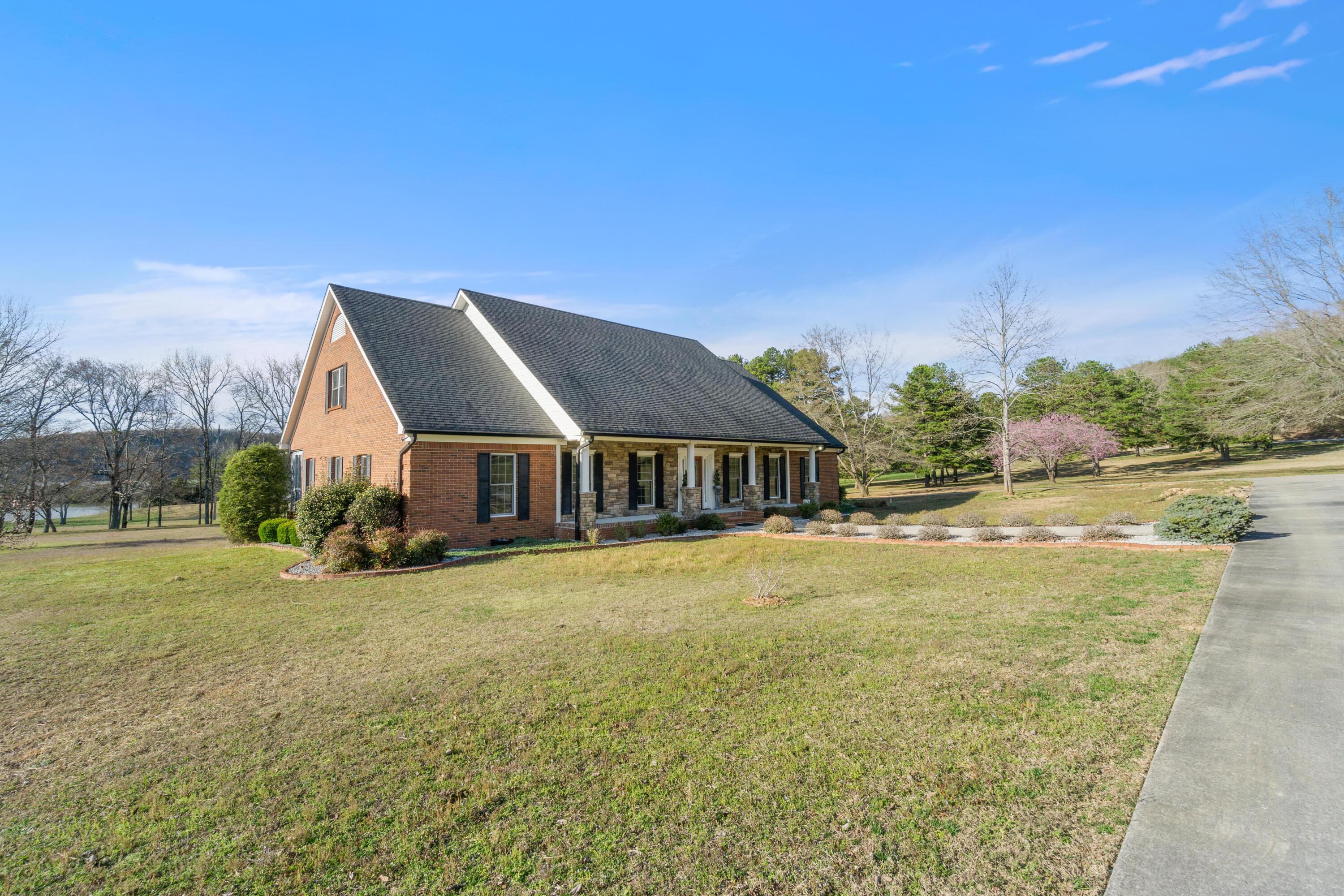 Image 2: 8121 Hwy 156-85