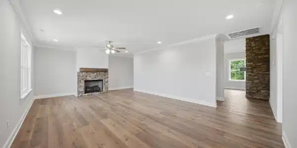 Image 3: 8076 Abraham Ln-3