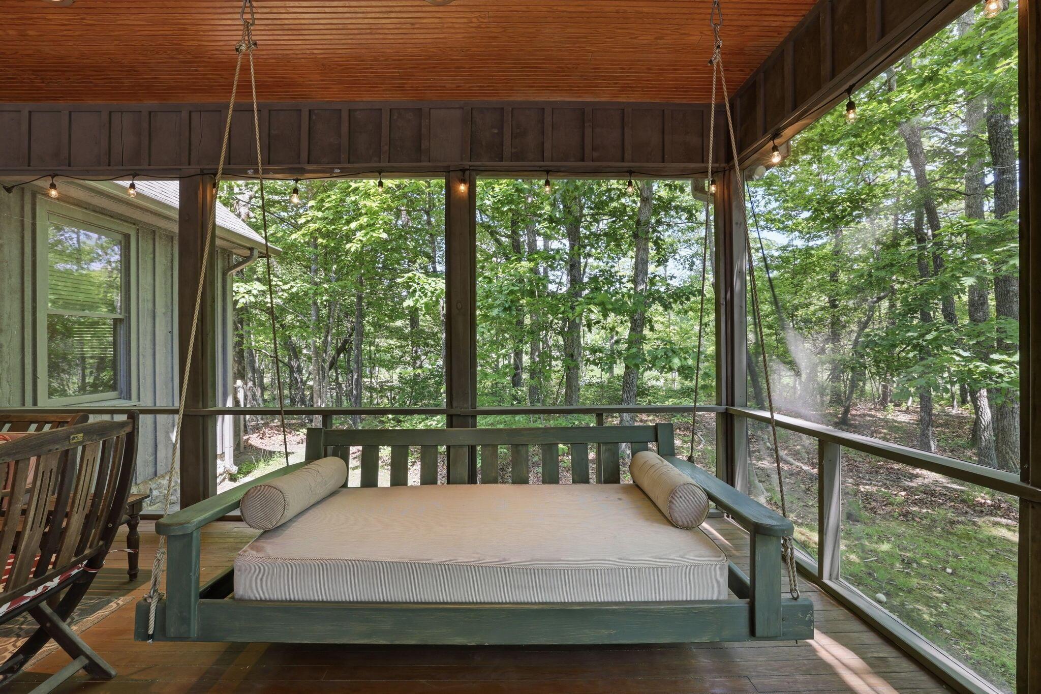 Image 2: 18-web-or-mls-479-lake-loop