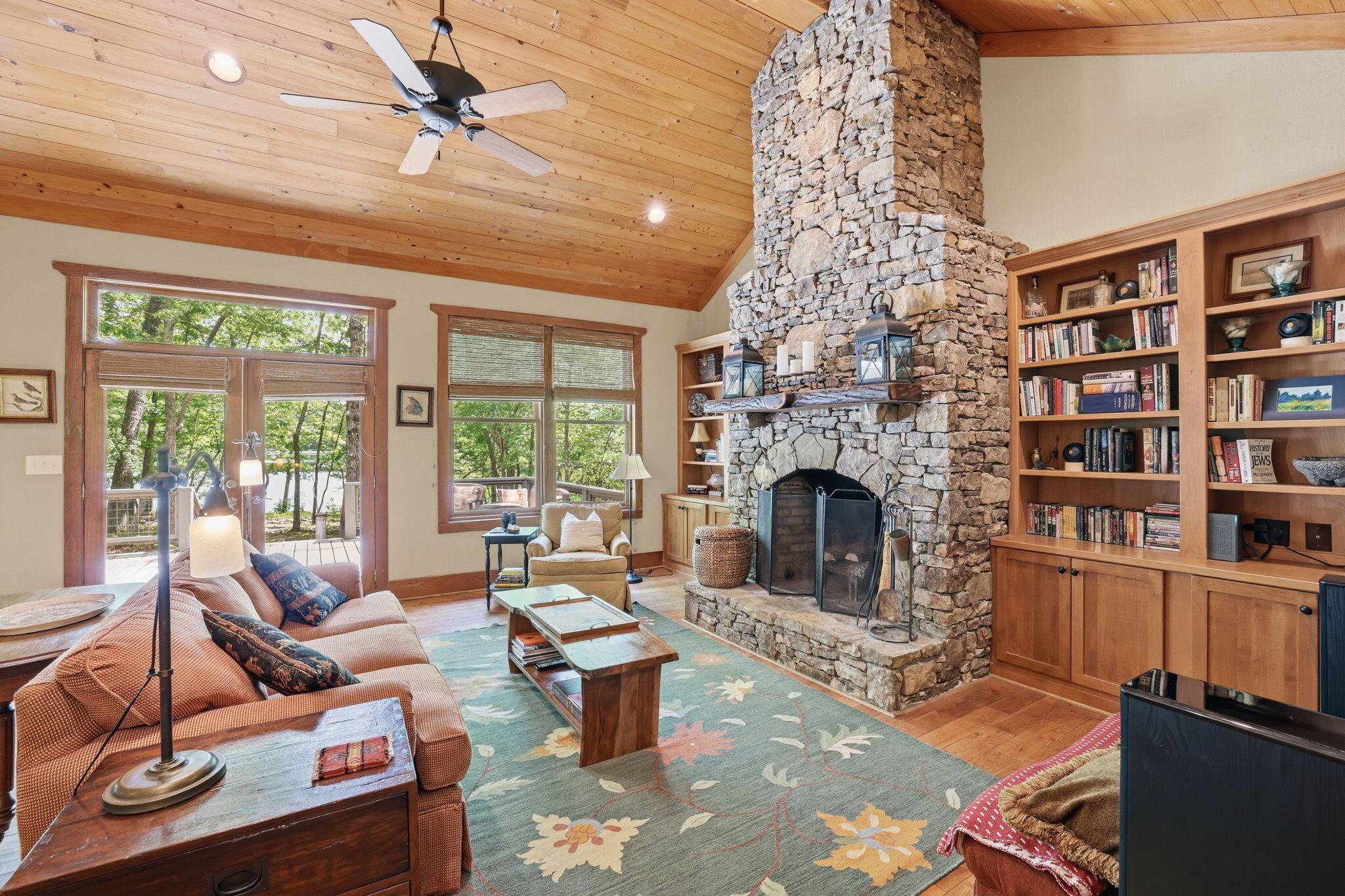 Image 4: 21-web-or-mls-479-lake-loop