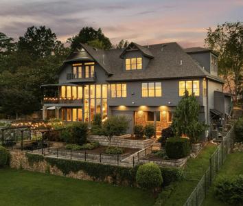 381 E View Drive