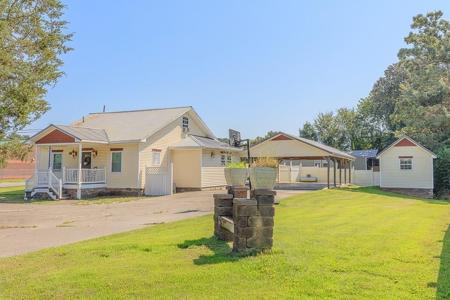 622 W Market Street