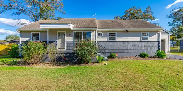 1048 Floyd Drive