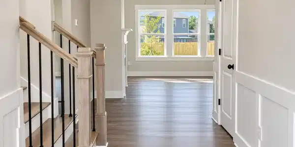 Image 2: Foyer Entry