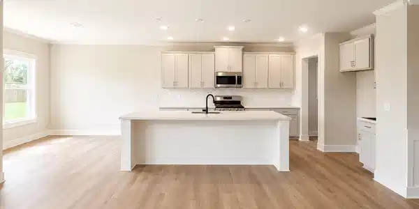 Image 4: Kitchen
