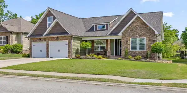 3401 Willow Lake Circle