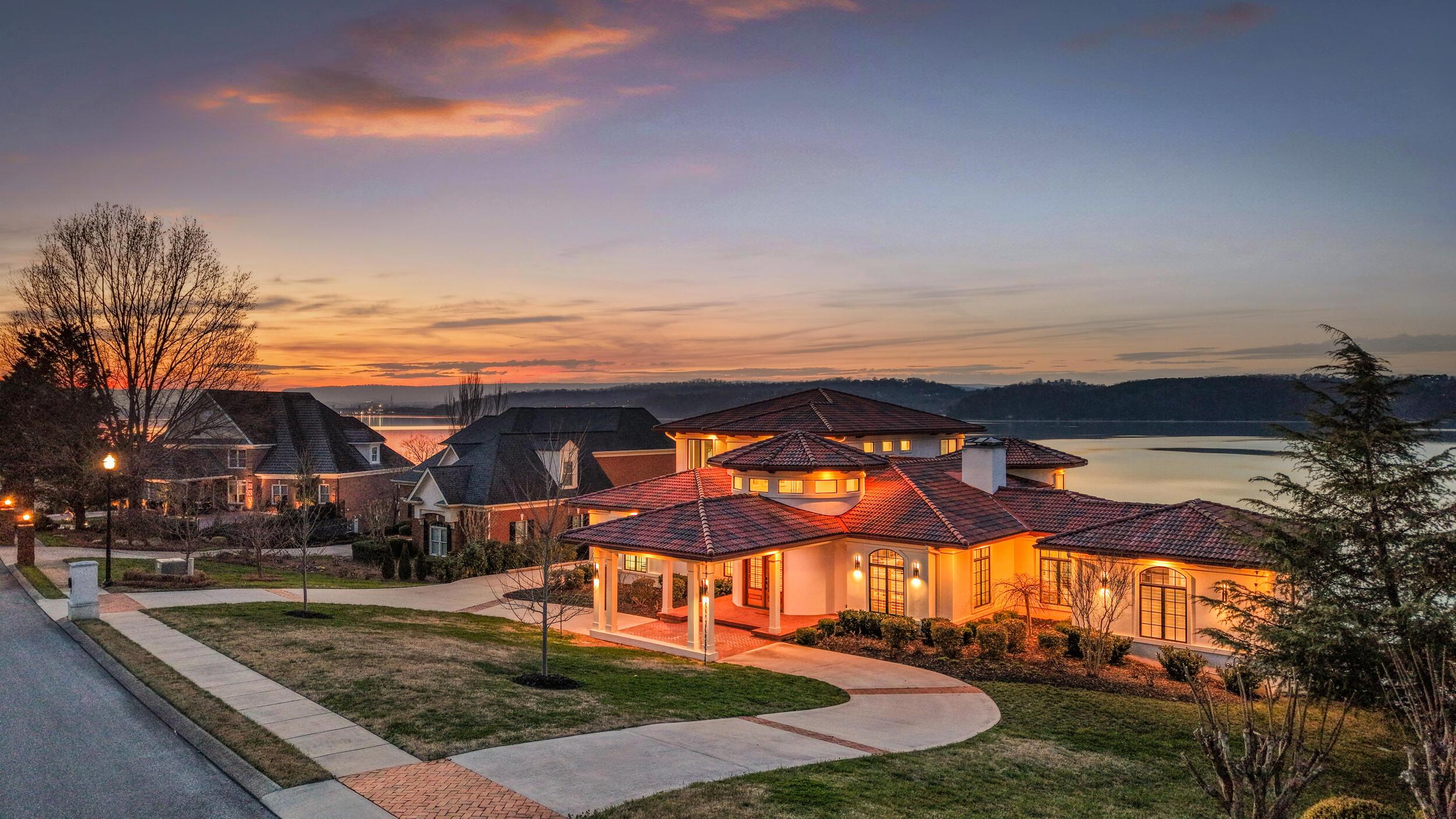 Image 1: 1_4415 sailmaker cir-1