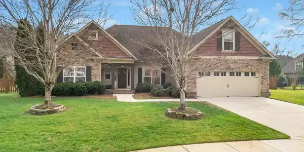 818 Lynnstone Drive