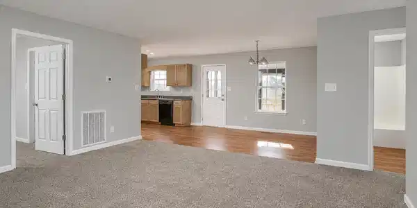 Image 3: Cleared out pciture of Living room dinig