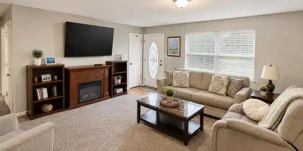 Image 4: Master Living Room 270 Hollow View Dr