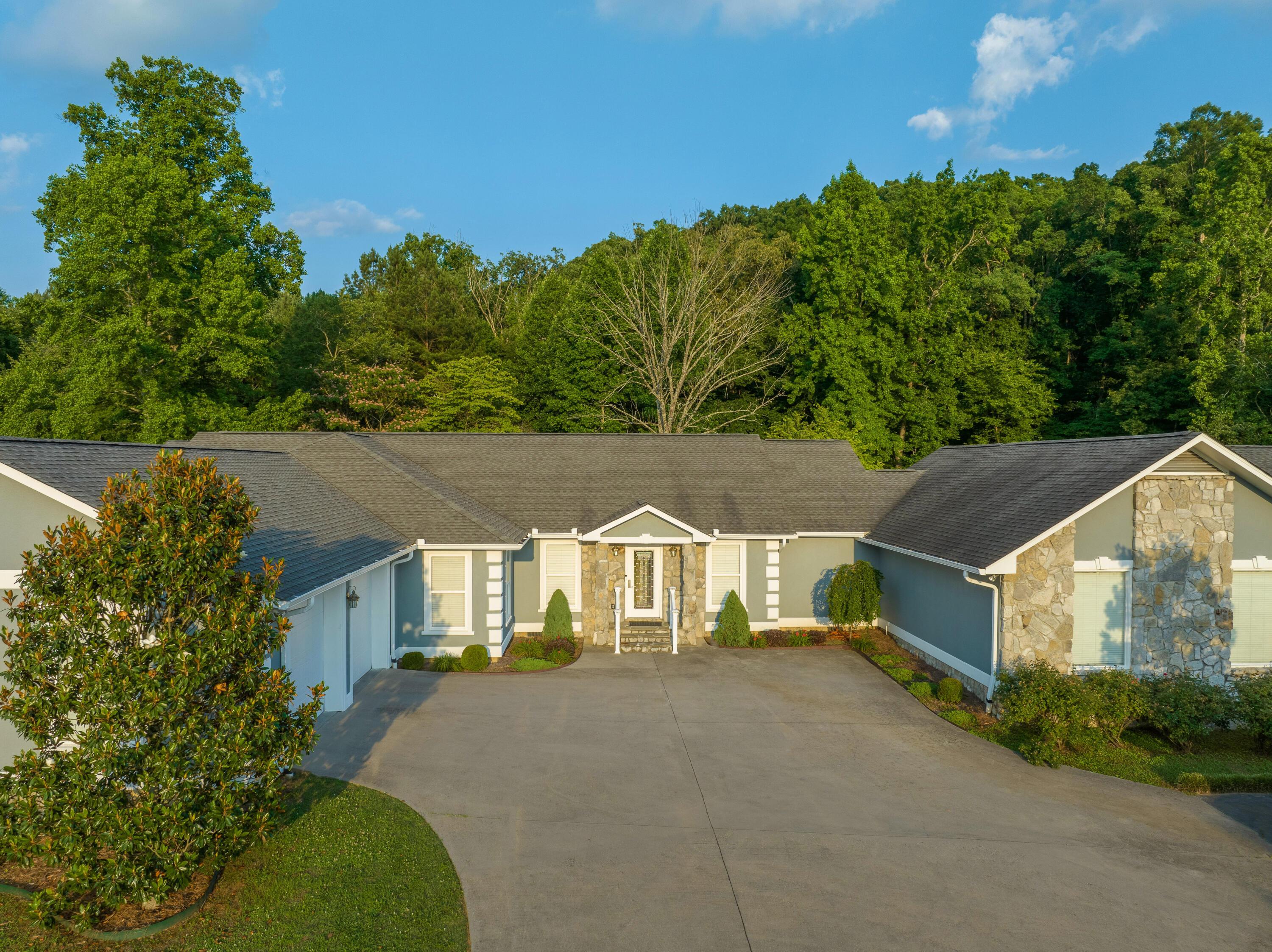 Image 1: 10424 e brainerd house