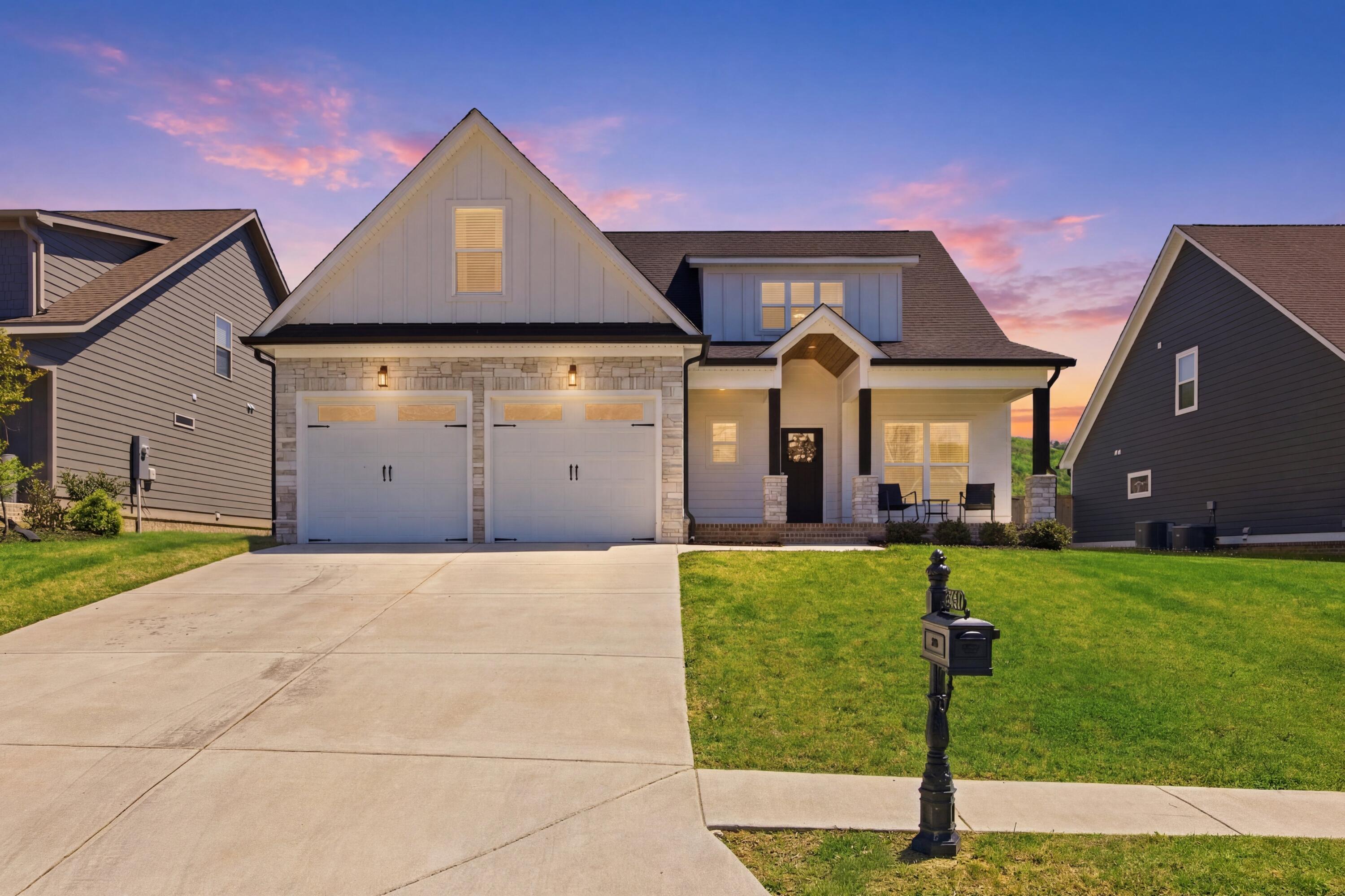 Image 2: 8921 SILVER MAPLE DR