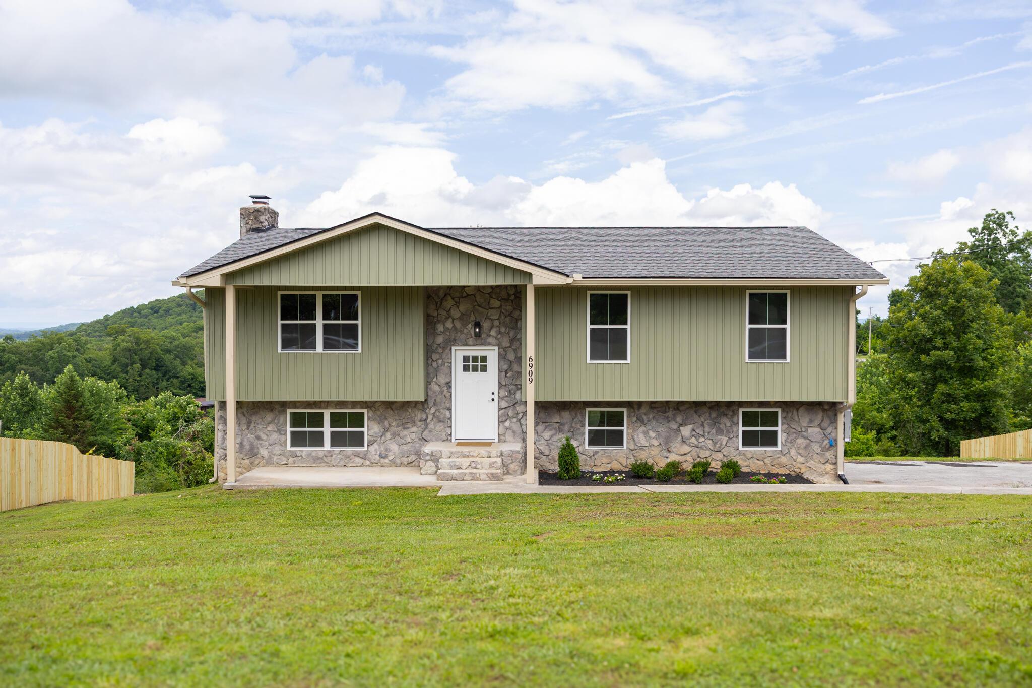 Image 1: 6909SandyCoveDr