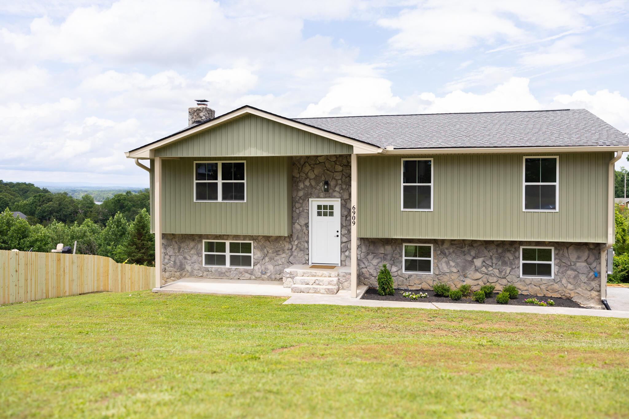 Image 3: 6909SandyCoveDr-2