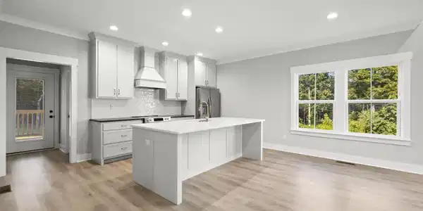 Image 2: Kitchen