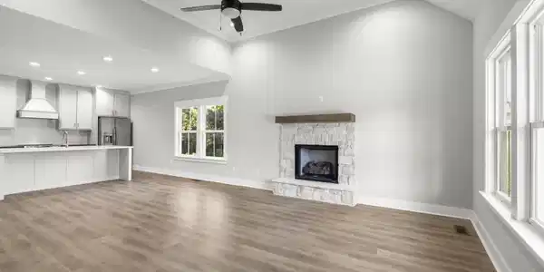 Image 3: Living Room