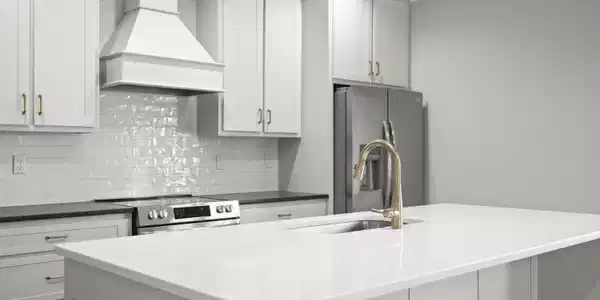 Image 4: Kitchen