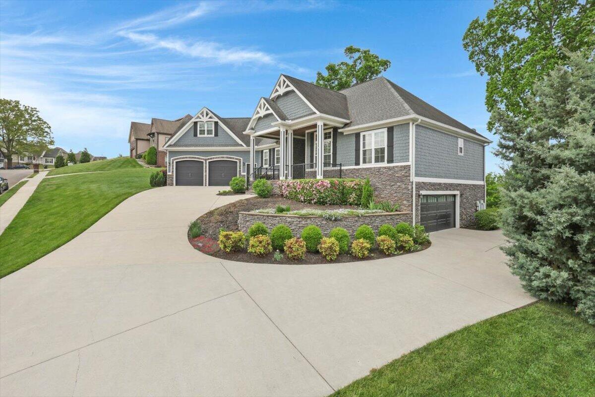 Image 2: 02-Pinnacle Tour - 6201 Breezy Hollow -