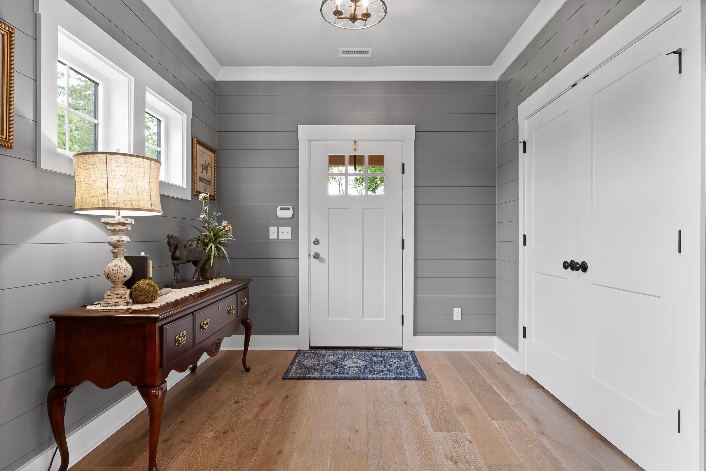 Image 3: Foyer