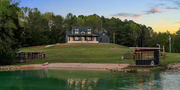 2458 Highway 163