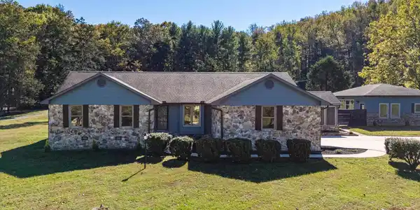 453 United Circle