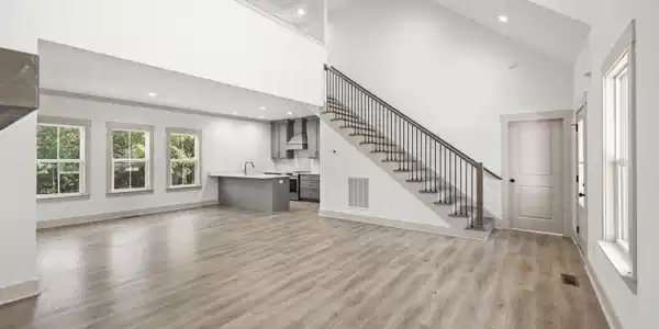 Image 4: Living Room