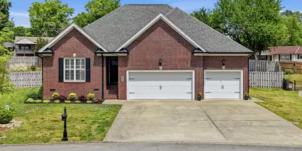 3726 Willow Lake Circle