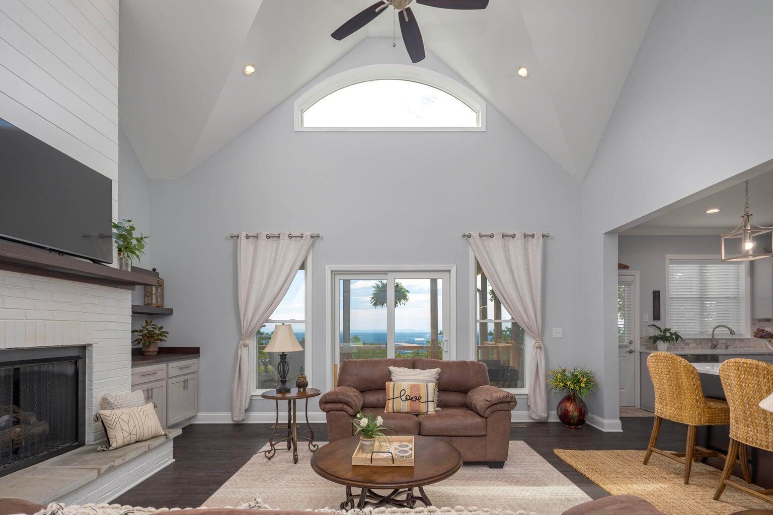 Image 3: Living Room