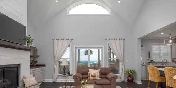 Image 3: Living Room
