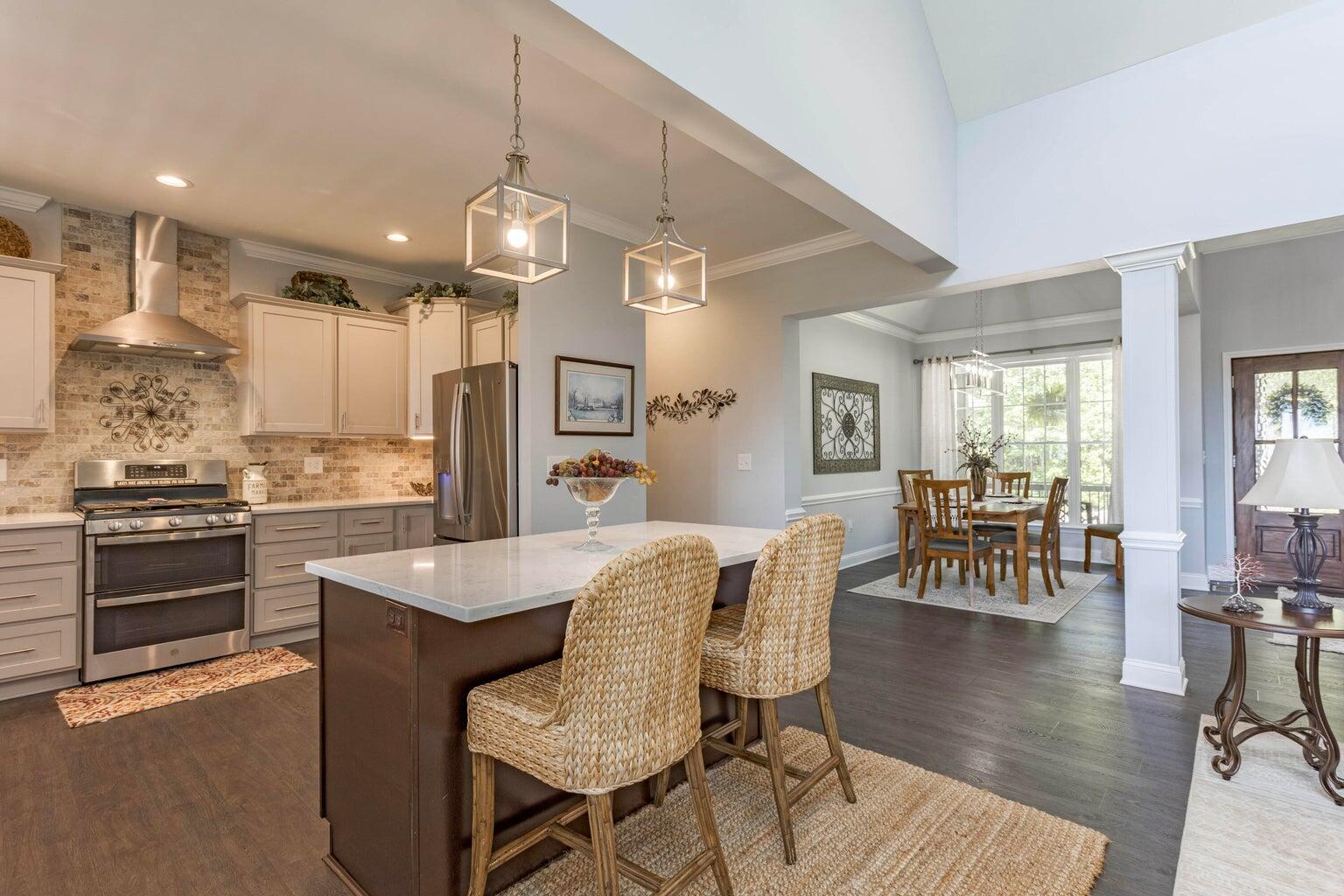 Image 4: Kitchen