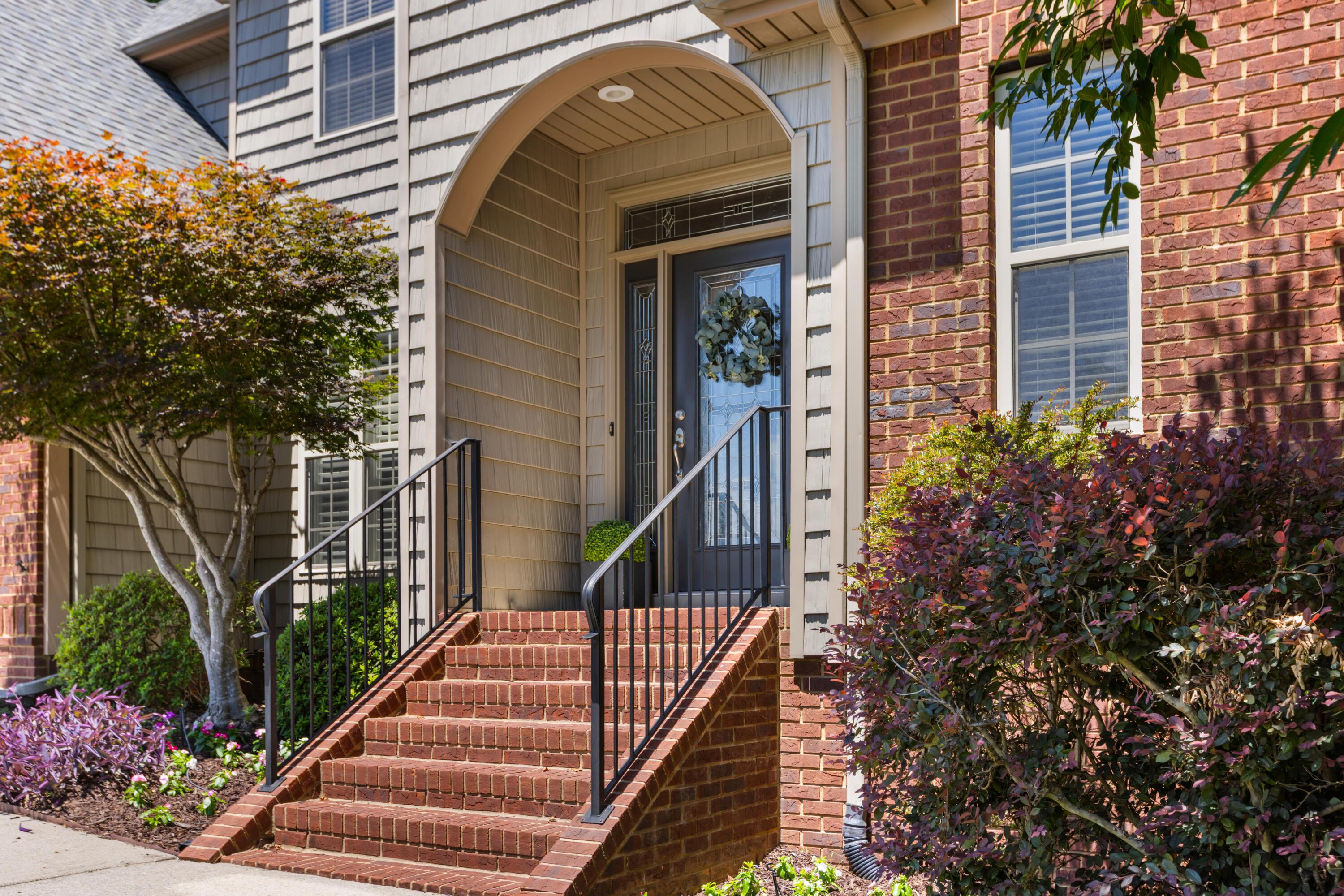 Image 2: Entryway