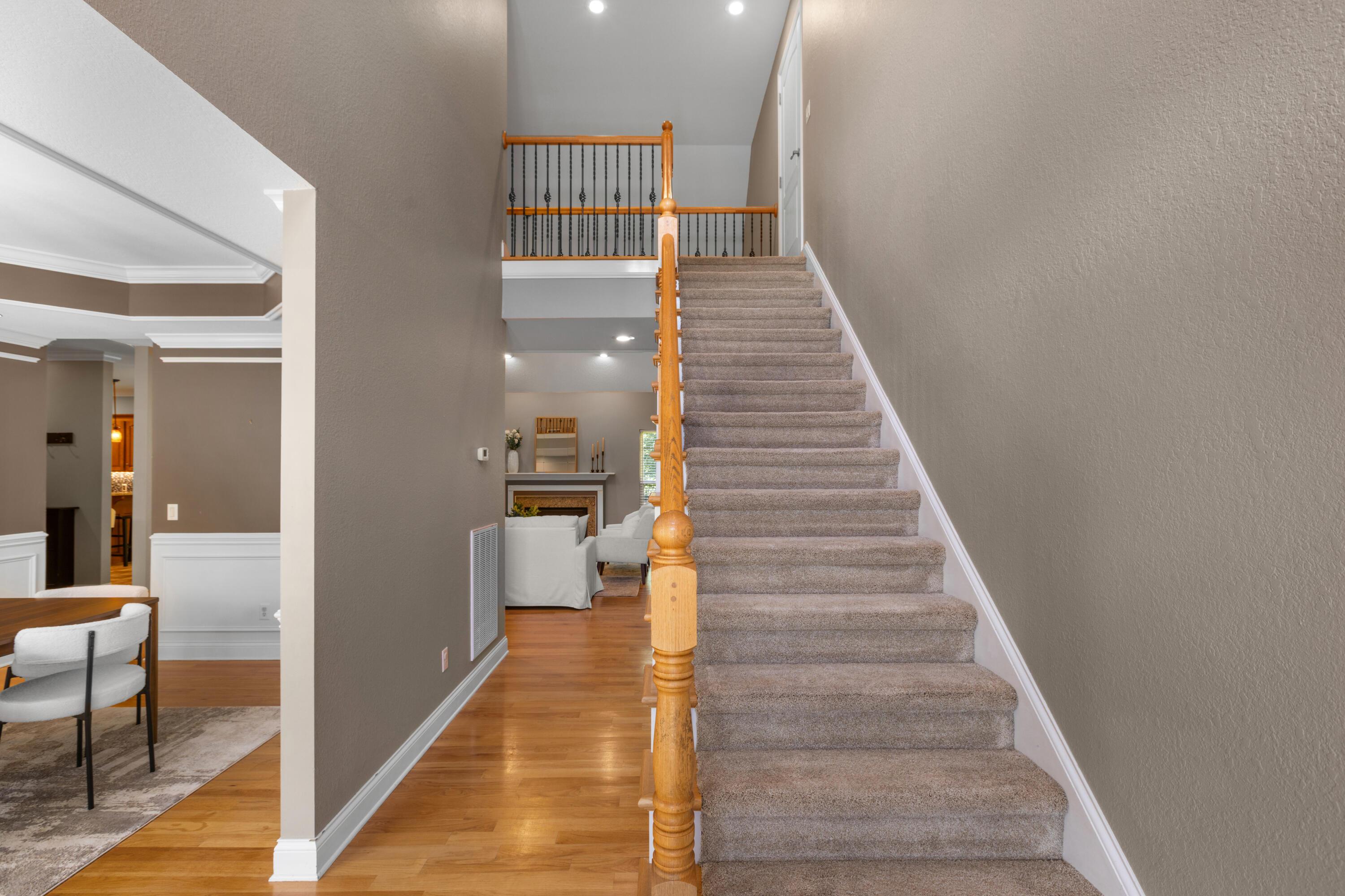 Image 3: Foyer