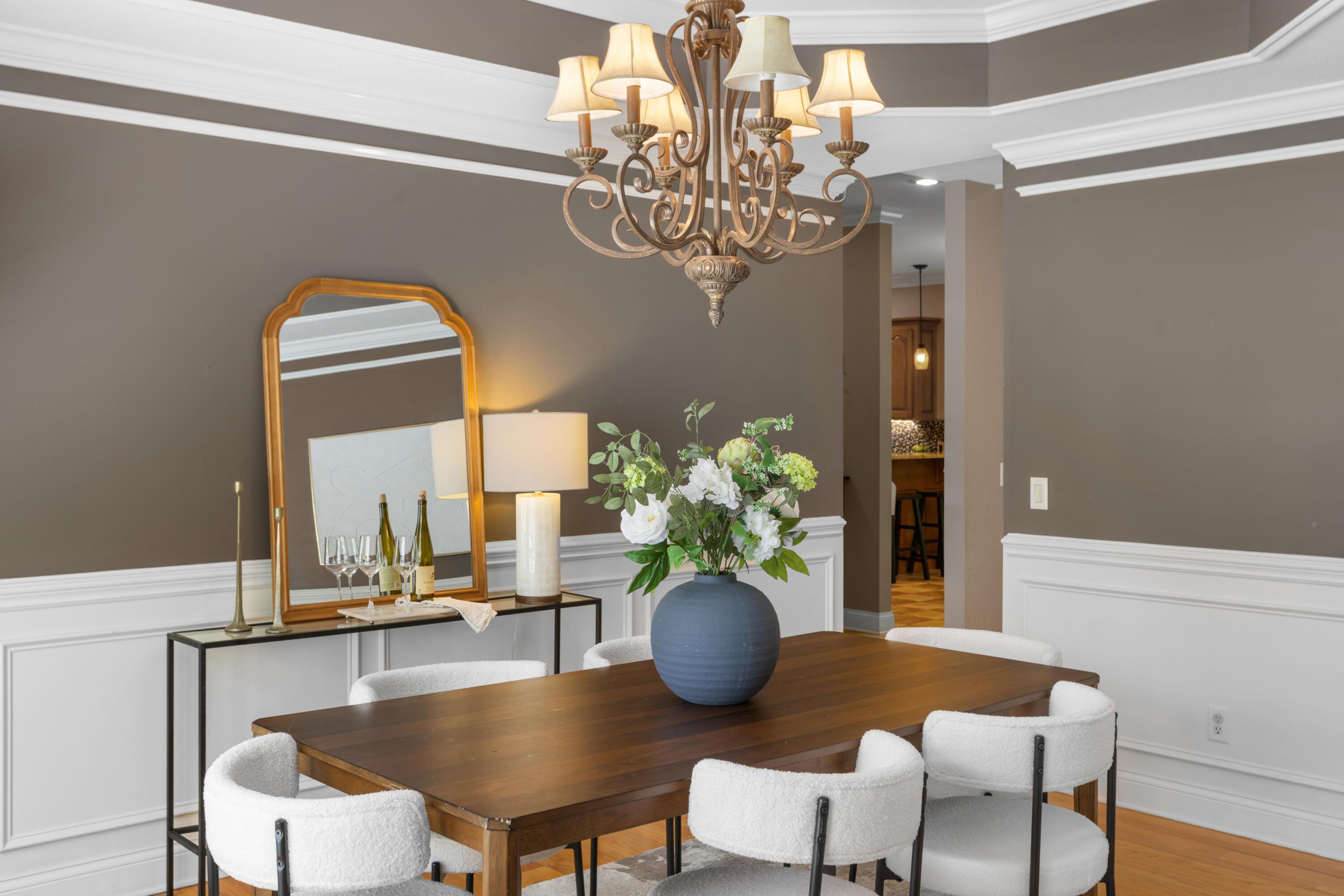 Image 4: Dining