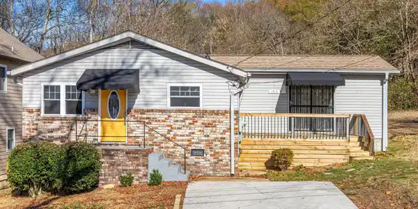 1313 W 46th Street