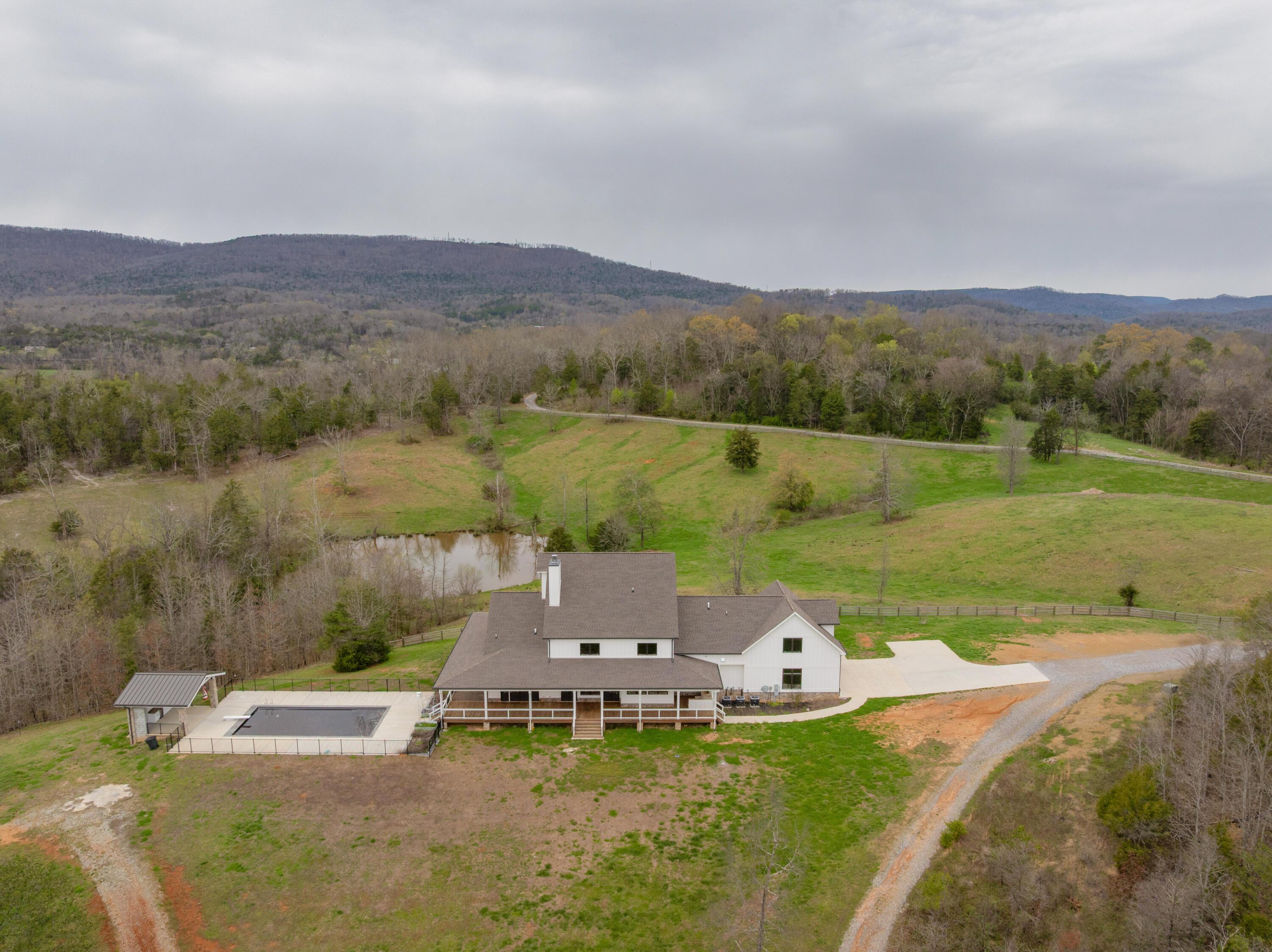 Image 3: 44 - 670 Maine Ave - Drone