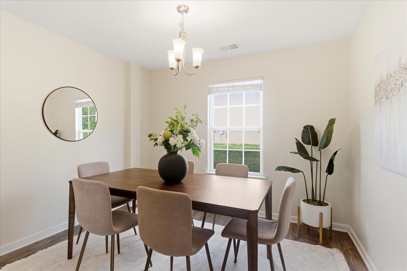 Image 3: Dining
