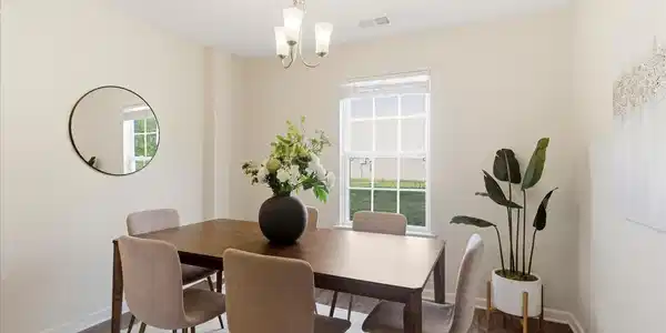 Image 3: Dining