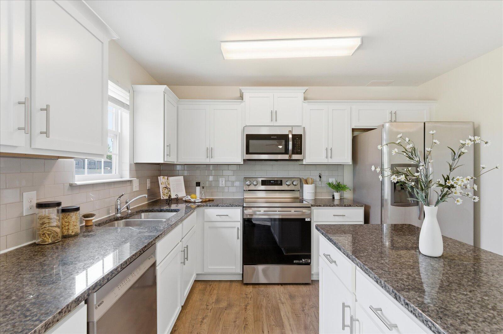 Image 4: Kitchen