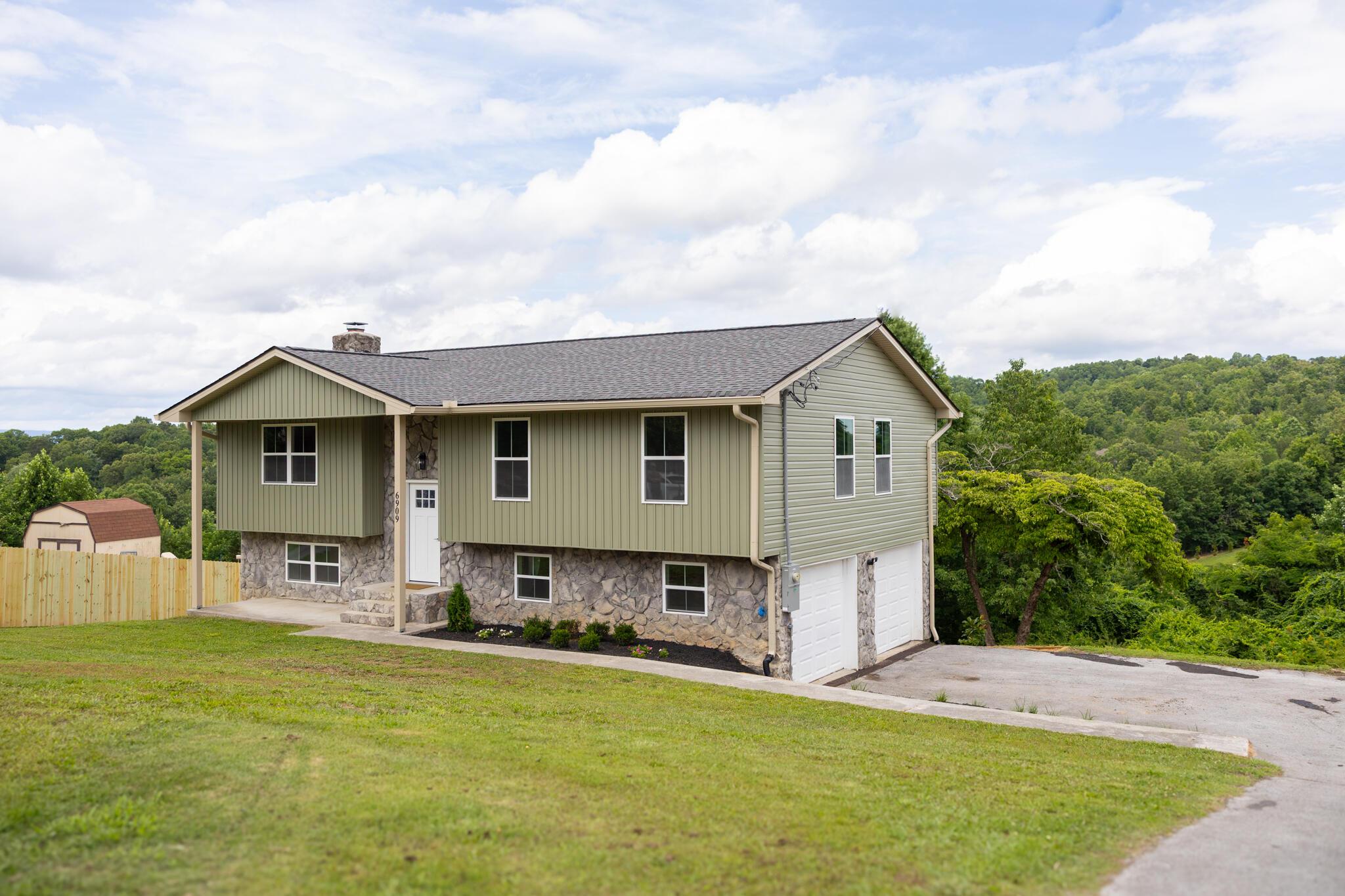 Image 4: 6909SandyCoveDr-3