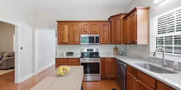 Image 4: 3