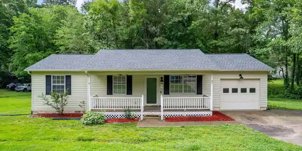 109 Peach Tree Circle NE