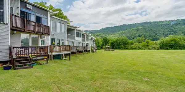 2072 Creek Road