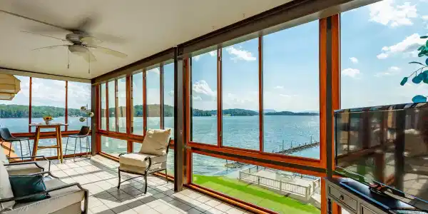 4346 Lakeshore Lane