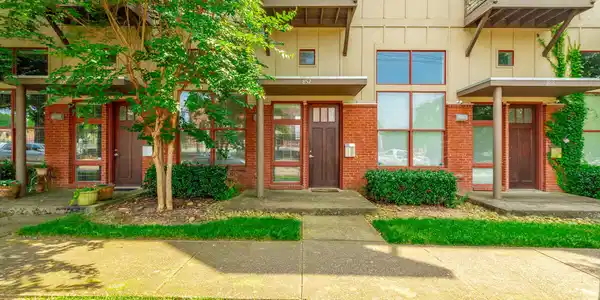 852 E 8th Street